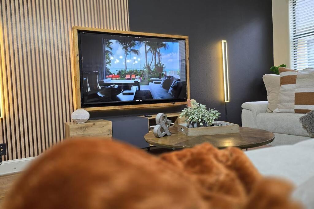 Modern Galleria Gem Private Jacuzzi 3 Br Хюстън Екстериор снимка