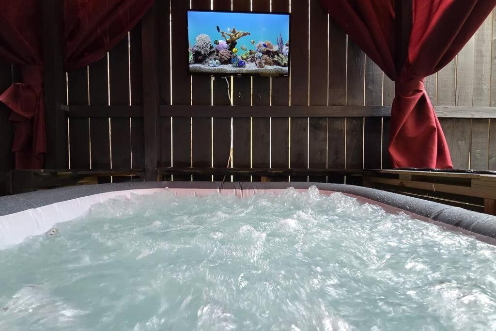 Modern Galleria Gem Private Jacuzzi 3 Br Хюстън Екстериор снимка