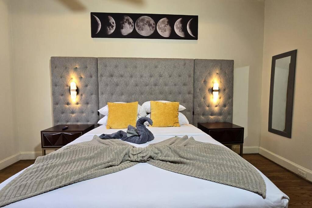 Modern Galleria Gem Private Jacuzzi 3 Br Хюстън Екстериор снимка