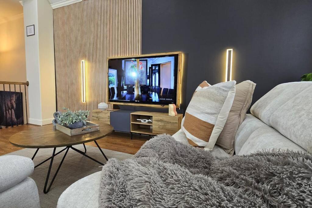 Modern Galleria Gem Private Jacuzzi 3 Br Хюстън Екстериор снимка