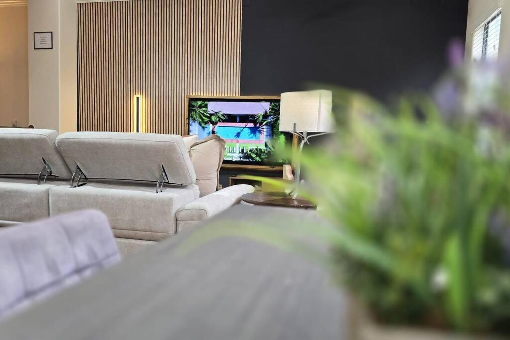 Modern Galleria Gem Private Jacuzzi 3 Br Хюстън Екстериор снимка