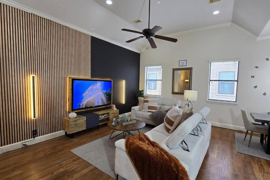 Modern Galleria Gem Private Jacuzzi 3 Br Хюстън Екстериор снимка