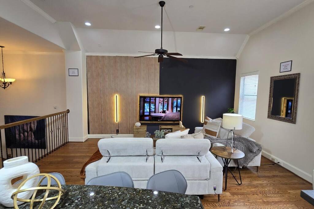 Modern Galleria Gem Private Jacuzzi 3 Br Хюстън Екстериор снимка