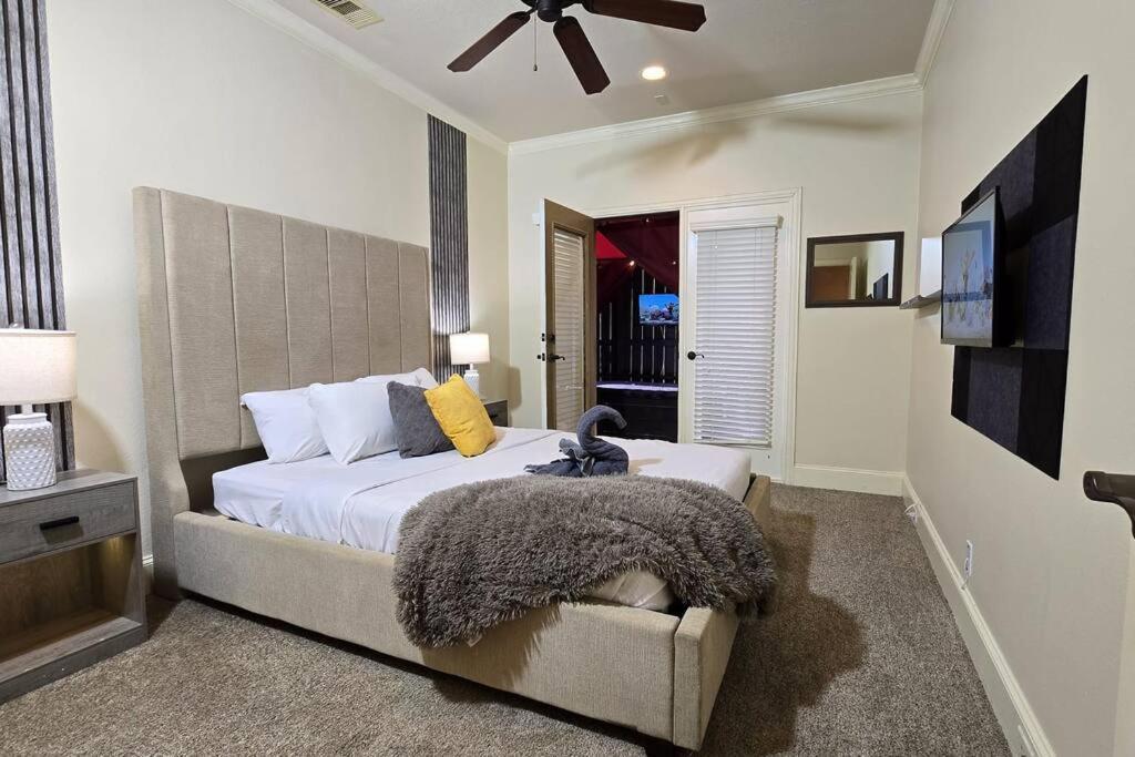 Modern Galleria Gem Private Jacuzzi 3 Br Хюстън Екстериор снимка