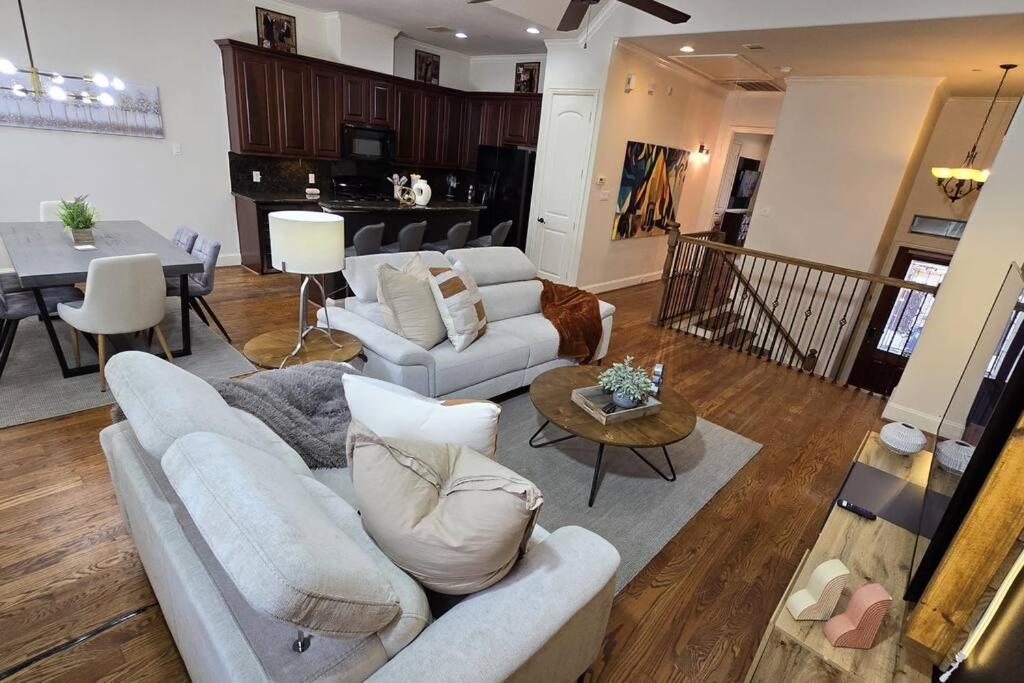 Modern Galleria Gem Private Jacuzzi 3 Br Хюстън Екстериор снимка